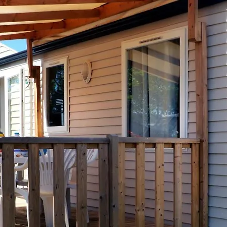 Campsite Mobilhome Lufloval Lumineux Avec Une Terrasse Sureleve Semi-couverte - 3 Sigean