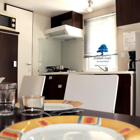 Mobilhome Lufloval Lumineux Avec Une Terrasse Sureleve Semi-couverte - 3 Campsite