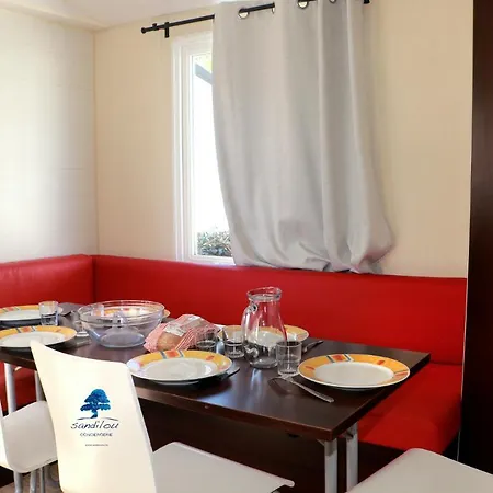 Mobilhome Lufloval Lumineux Avec Une Terrasse Sureleve Semi-couverte - 3 *